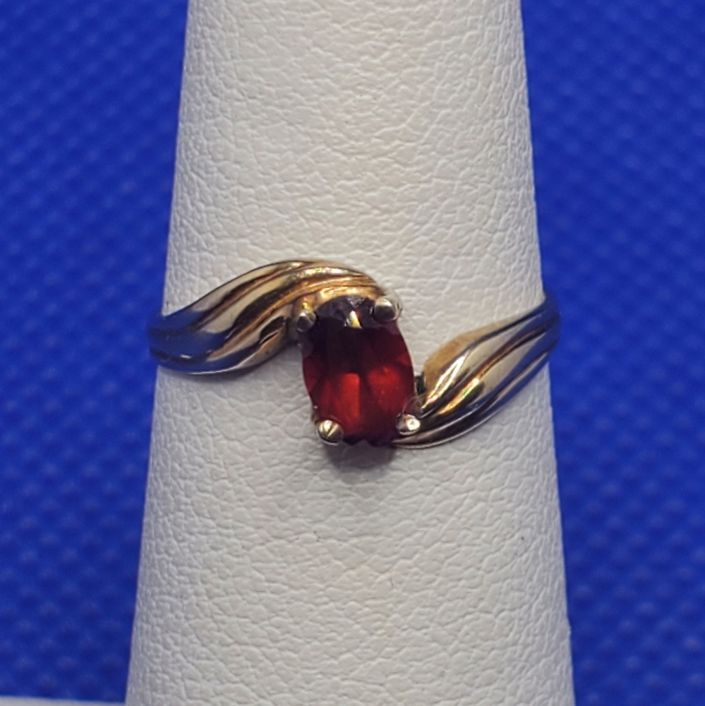 10k yg garnet ring
